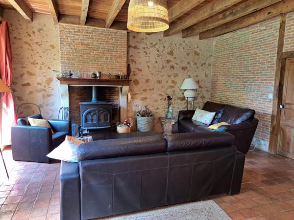 Maison de campagne rénovée comprenant 4 ou 5 chambres