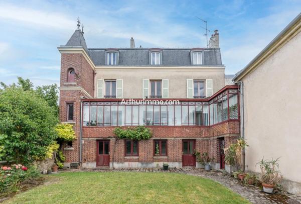 Vente                                                      Maison
                        
                     12 pièces                      320 m2                     à Sucy-en-Brie