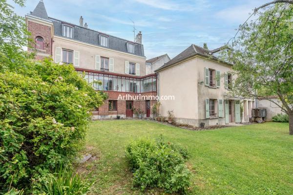 Vente                                                      Maison
                        
                     12 pièces                      320 m2                     à Sucy-en-Brie