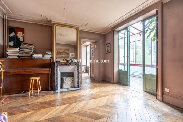 Vente                                                      Maison
                        
                     12 pièces                      320 m2                     à Sucy-en-Brie