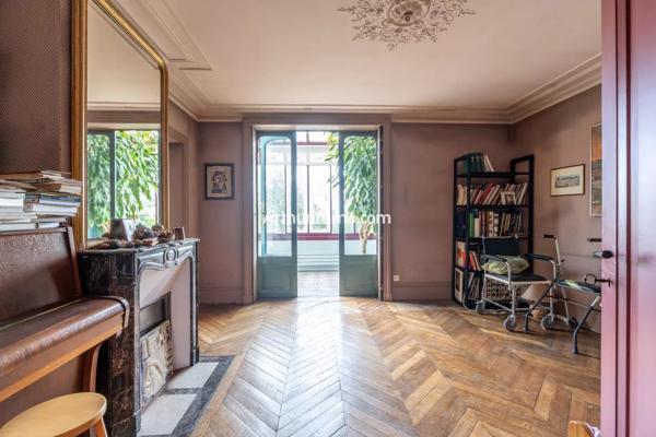 Vente                                                      Maison
                        
                     12 pièces                      320 m2                     à Sucy-en-Brie