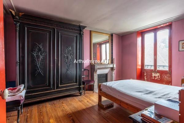 Vente                                                      Maison
                        
                     12 pièces                      320 m2                     à Sucy-en-Brie