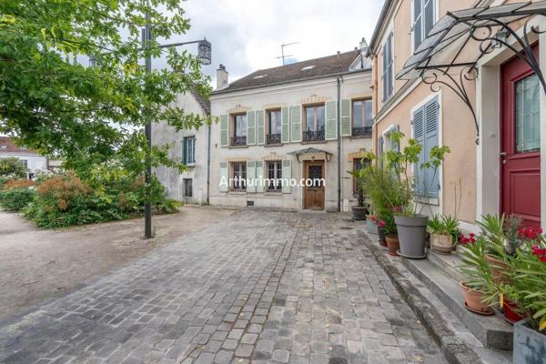 Vente                                                      Maison
                        
                     12 pièces                      320 m2                     à Sucy-en-Brie