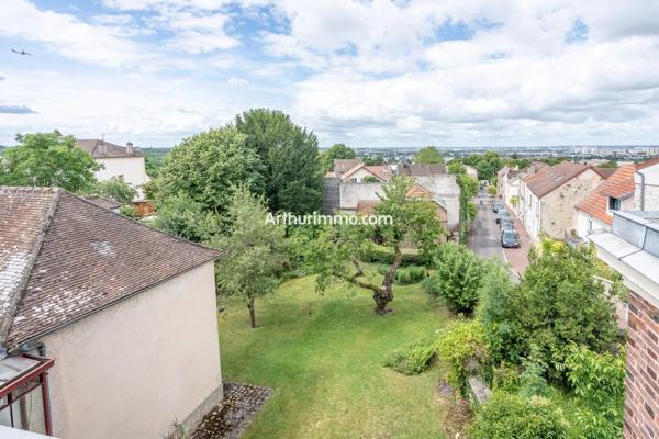 Vente                                                      Maison
                        
                     12 pièces                      320 m2                     à Sucy-en-Brie