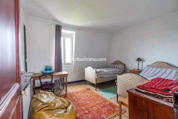Vente                                                      Maison
                        
                     12 pièces                      320 m2                     à Sucy-en-Brie