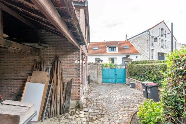 Vente                                                      Maison
                        
                     12 pièces                      320 m2                     à Sucy-en-Brie