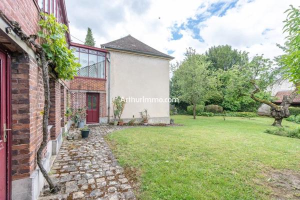 Vente                                                      Maison
                        
                     12 pièces                      320 m2                     à Sucy-en-Brie