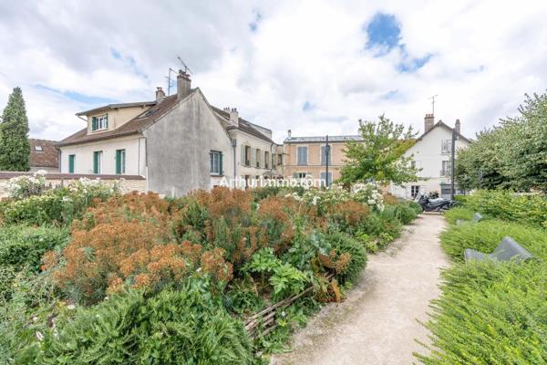 Vente                                                      Maison
                        
                     12 pièces                      320 m2                     à Sucy-en-Brie