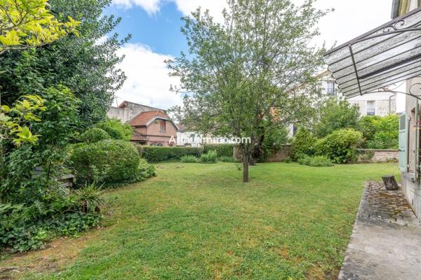 Vente                                                      Maison
                        
                     12 pièces                      320 m2                     à Sucy-en-Brie