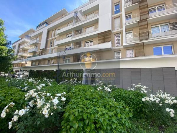 Vente                                                      Appartement
                        
                     3 pièces                                         à Chelles