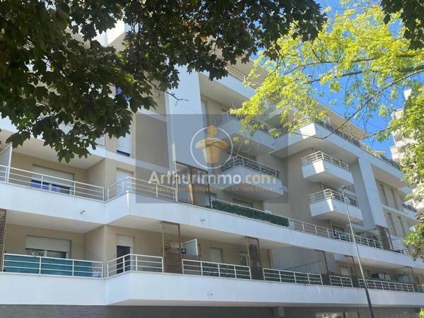 Vente                                                      Appartement
                        
                     3 pièces                                         à Chelles