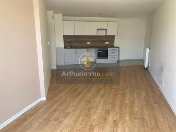 Vente                                                      Appartement
                        
                     3 pièces                                         à Chelles