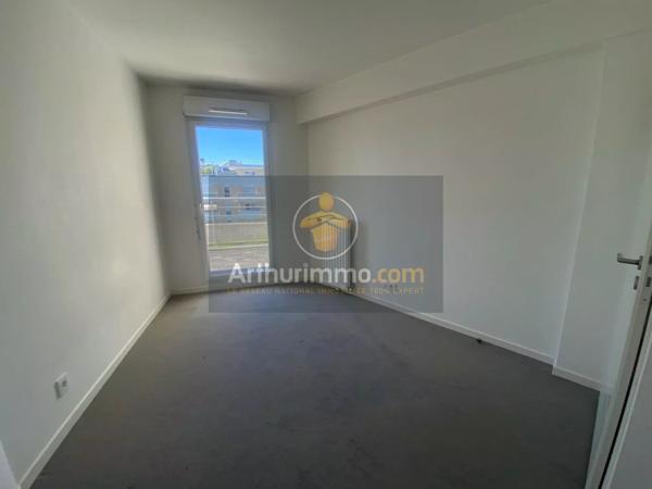 Vente                                                      Appartement
                        
                     3 pièces                                         à Chelles