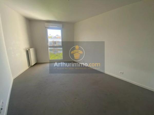 Vente                                                      Appartement
                        
                     3 pièces                                         à Chelles