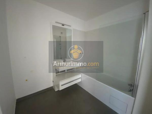 Vente                                                      Appartement
                        
                     3 pièces                                         à Chelles