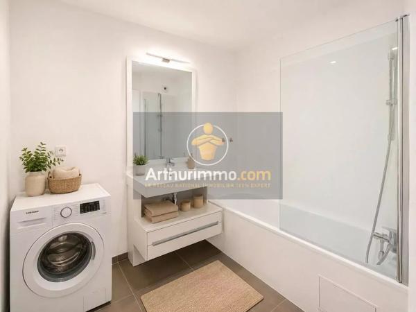 Vente                                                      Appartement
                        
                     3 pièces                                         à Chelles