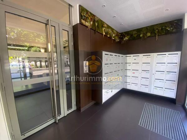 Vente                                                      Appartement
                        
                     3 pièces                                         à Chelles