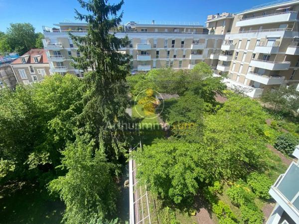 Vente                                                      Appartement
                        
                     3 pièces                                         à Chelles