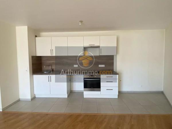 Vente                                                      Appartement
                        
                     3 pièces                                         à Chelles