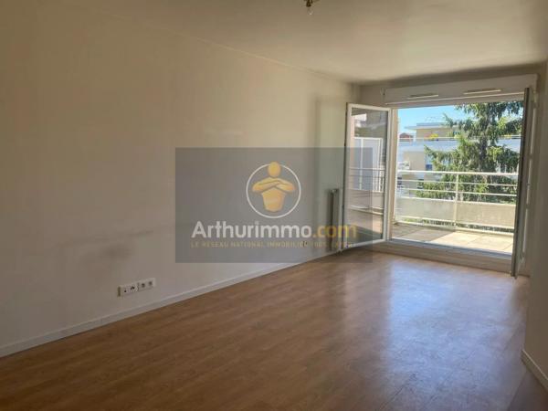 Vente                                                      Appartement
                        
                     3 pièces                                         à Chelles