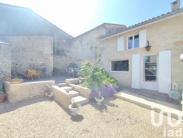 Maison 5 pièces de 140 m² à Lussac (33570)