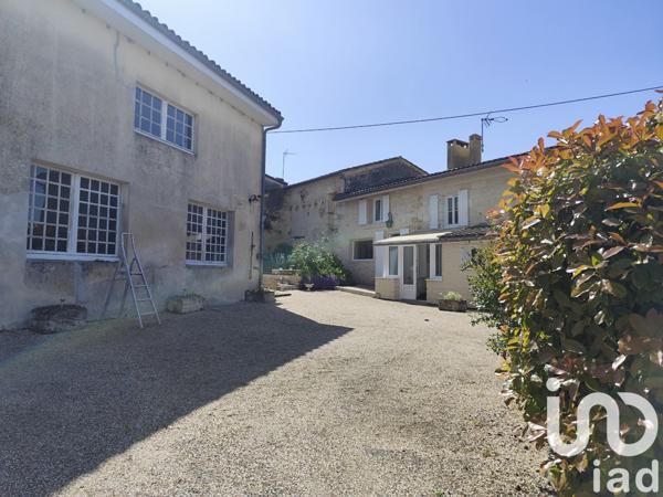 Maison 5 pièces de 140 m² à Lussac (33570)