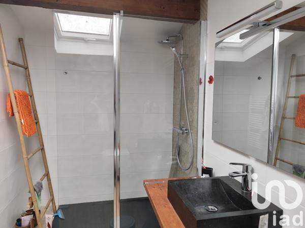 Maison 5 pièces de 140 m² à Lussac (33570)