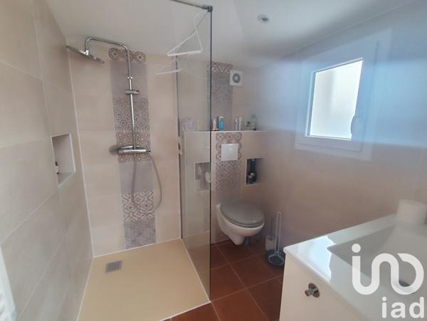 Maison 5 pièces de 140 m² à Lussac (33570)