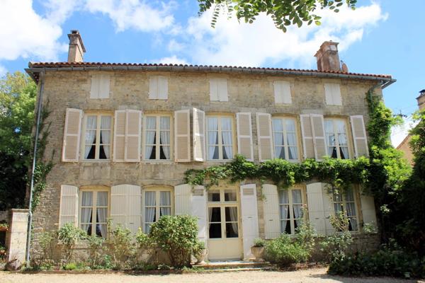 Manoir du 18ème siècle avec piscine et maison d'amis