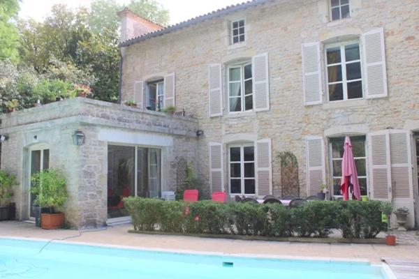 Manoir du 18ème siècle avec piscine et maison d'amis