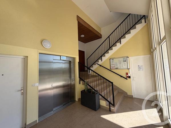 Appartement F3 à vendre  3 pièces - 61,52 m 2   ROYAN  - 17