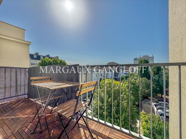 Appartement
         2 pièces
        - 45 m² Exclusivité 329 000 € *