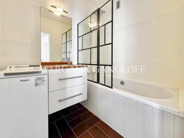 Appartement
         2 pièces
        - 45 m² Exclusivité 329 000 € *