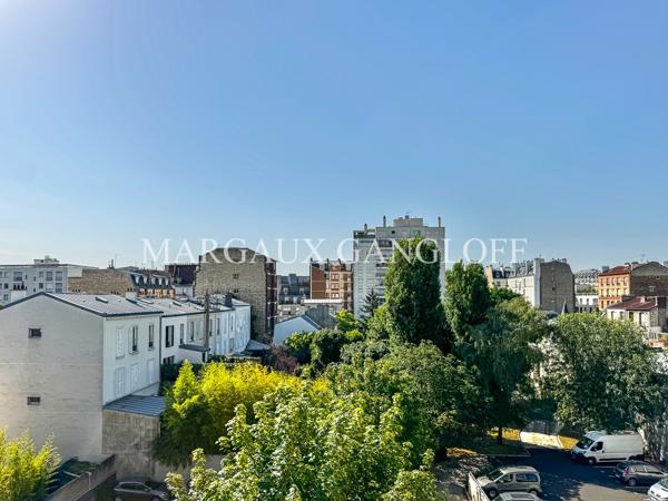Appartement
         2 pièces
        - 45 m² Exclusivité 329 000 € *