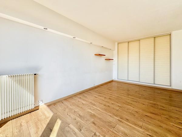 Appartement
         2 pièces
        - 45 m² Exclusivité 329 000 € *