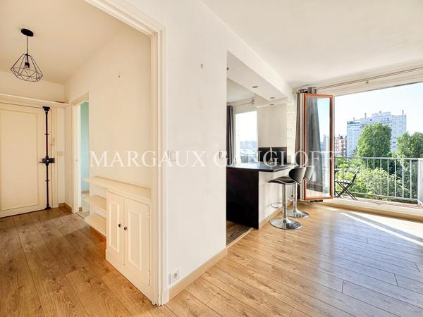 Appartement
         2 pièces
        - 45 m² Exclusivité 329 000 € *