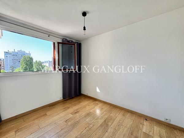 Appartement
         2 pièces
        - 45 m² Exclusivité 329 000 € *