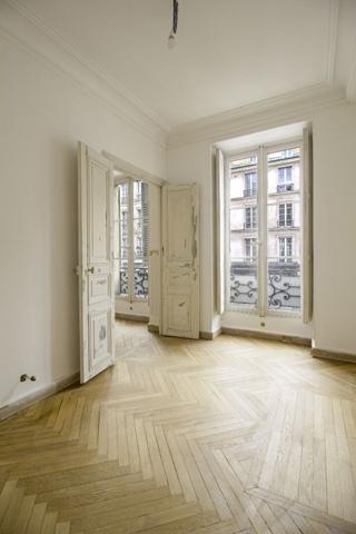 Versailles Notre-Dame Paroisse - Appartement 5 pièces 132 m² carrez situé au 1er étage avec cave et accès à un jardin collectif €1 215 000 ** - Référence 27823