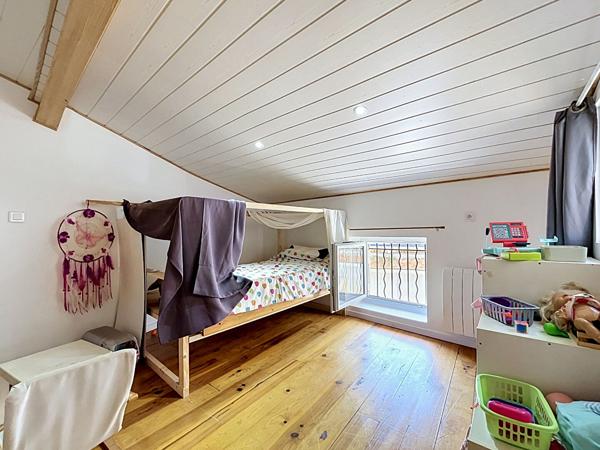 Maison de caractère 3 chambres avec atelier voûté au coeur du village