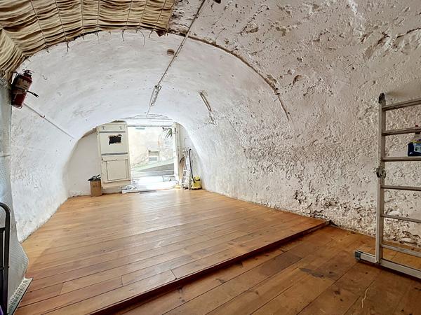 Maison de caractère 3 chambres avec atelier voûté au coeur du village