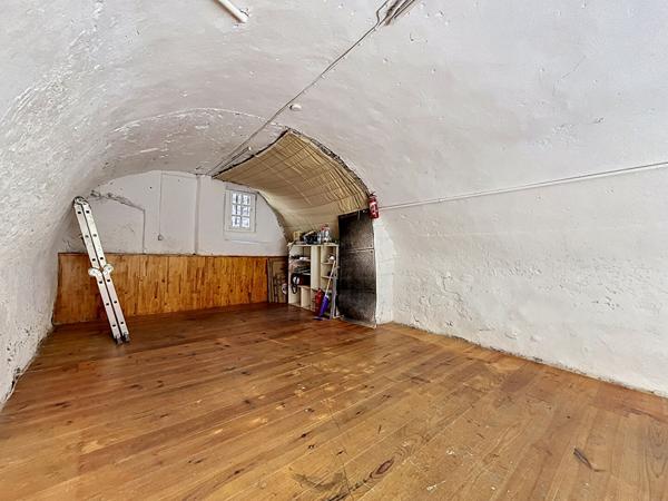 Maison de caractère 3 chambres avec atelier voûté au coeur du village