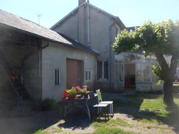 MAISON de 123 m² habitables + dépendances