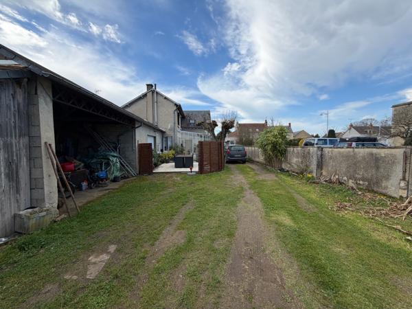 MAISON de 123 m² habitables + dépendances