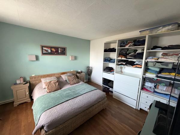 MAISON de 123 m² habitables + dépendances