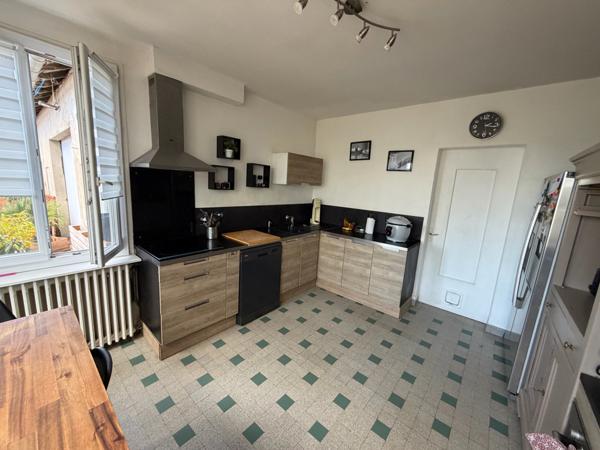 MAISON de 123 m² habitables + dépendances