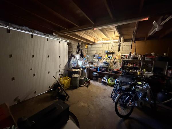 MAISON de 123 m² habitables + dépendances