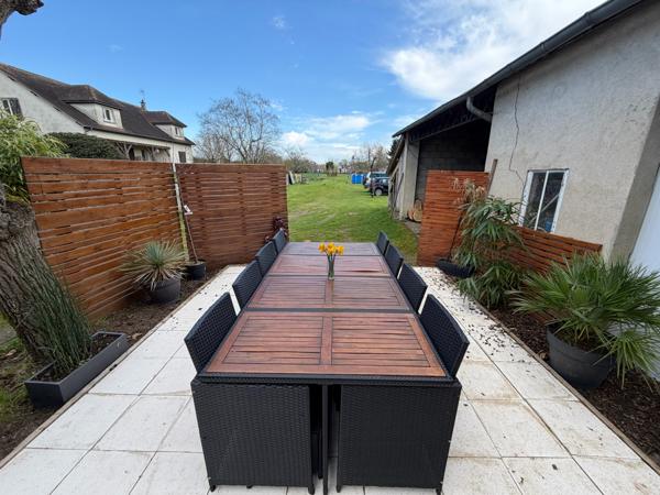 MAISON de 123 m² habitables + dépendances