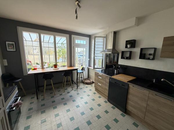 MAISON de 123 m² habitables + dépendances