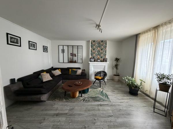 MAISON de 123 m² habitables + dépendances