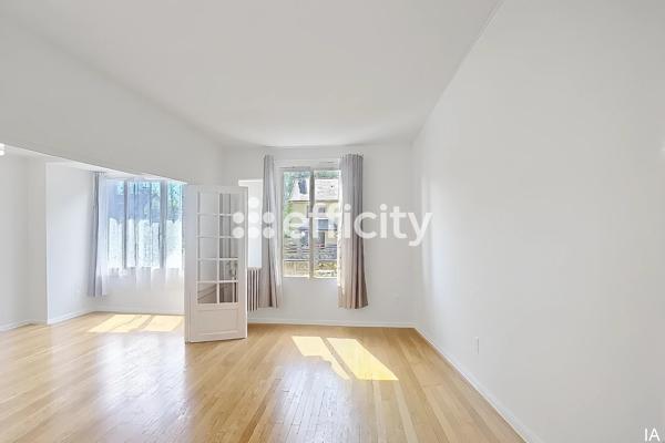 Immeuble
         11 pièces
        - 300 m² 1 200 000 € *